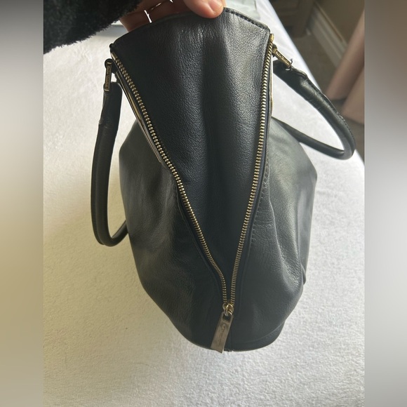 Michael Kors Navy Blue Vanessa Pebbled Leather Shoulder Bag with Gold Accents - Picture 8 of 11